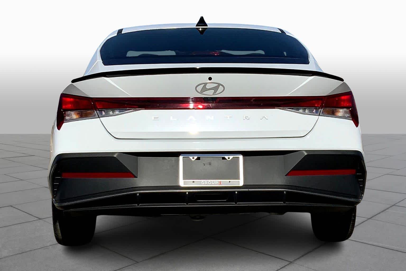 2025 Hyundai Elantra SEL Sport photo 4