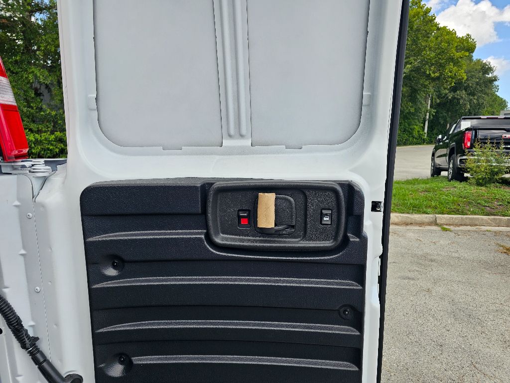 2025 Gmc Savana Cargo 2500 photo 19