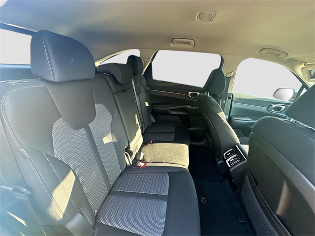 2025 Kia Sorento LX photo 22