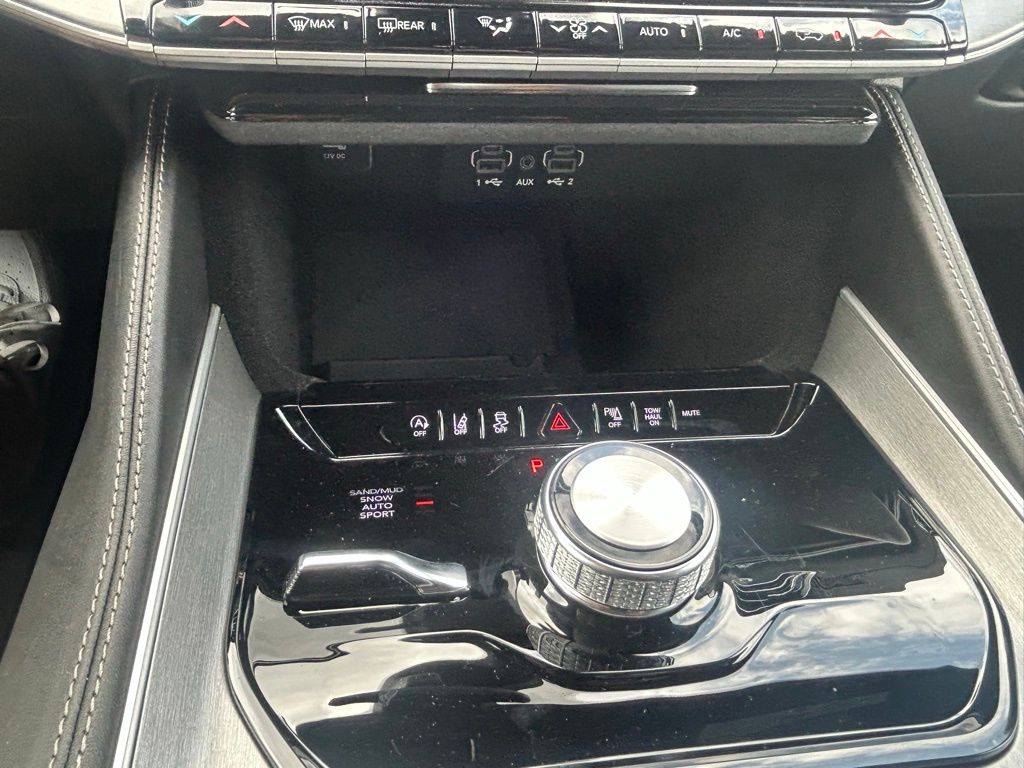 2025 Jeep Wagoneer Series II Carbide photo 13