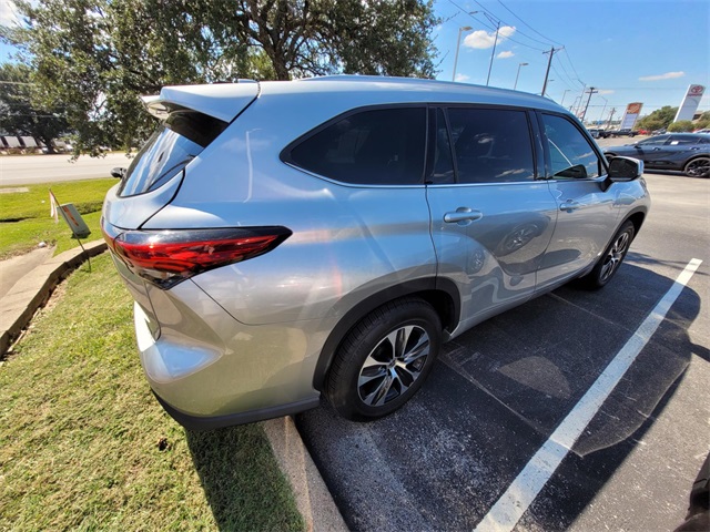 2022 Toyota Highlander XLE photo 4