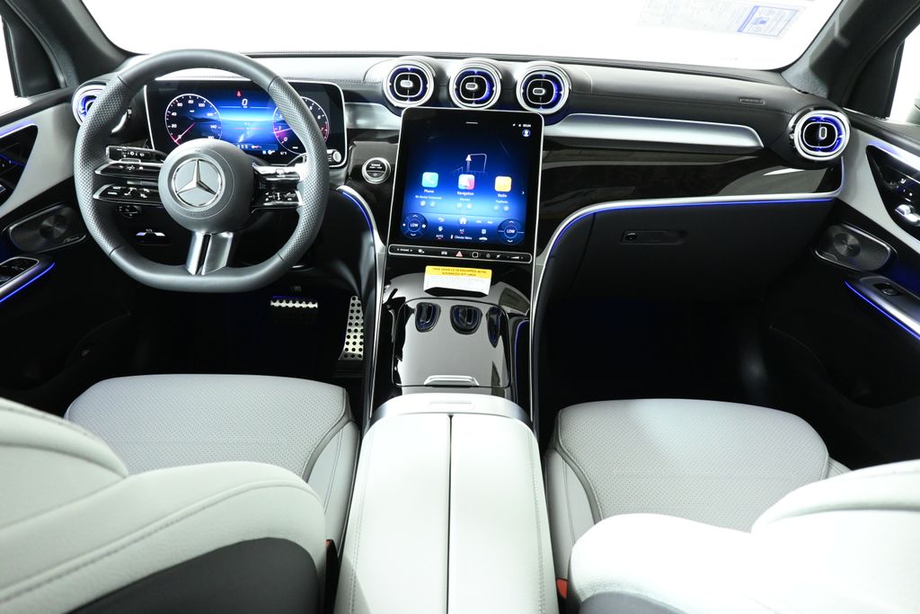 2025 Mercedes Benz GLC 300 4MATIC photo 4