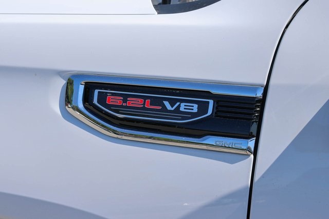 Used 2024 White GMC SLT image 8