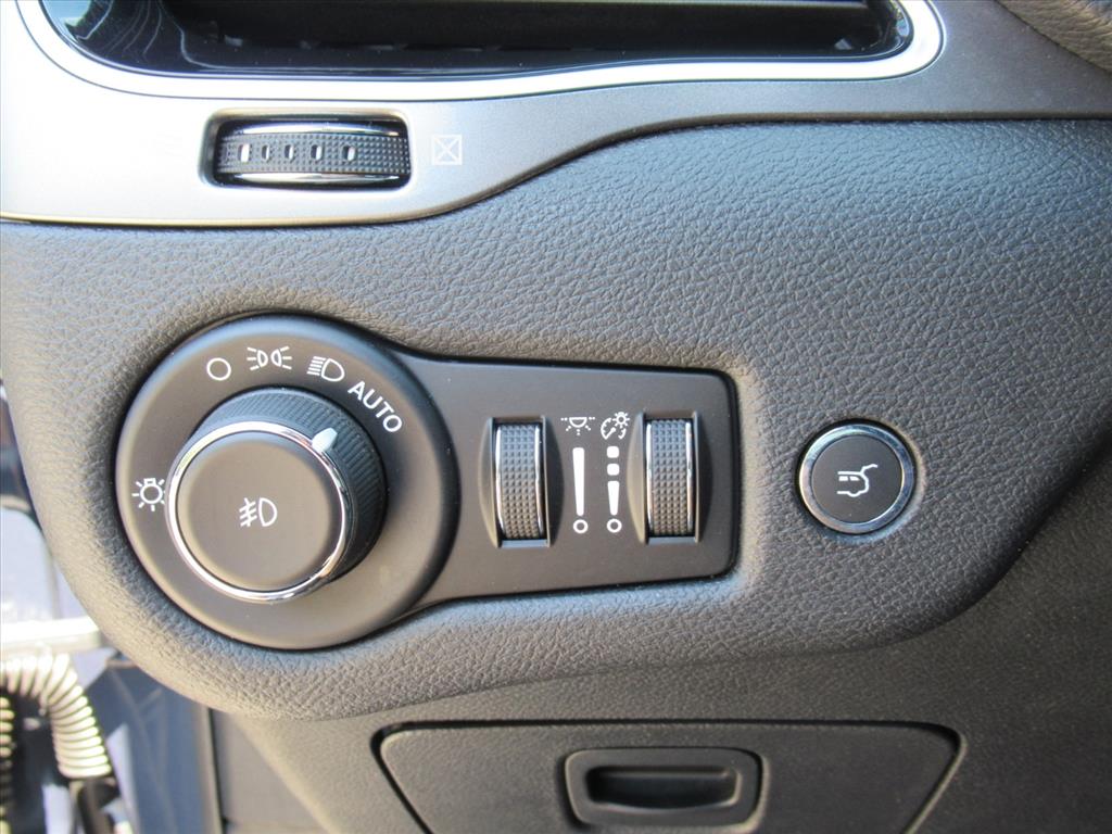 2020 Jeep Cherokee Limited photo 14