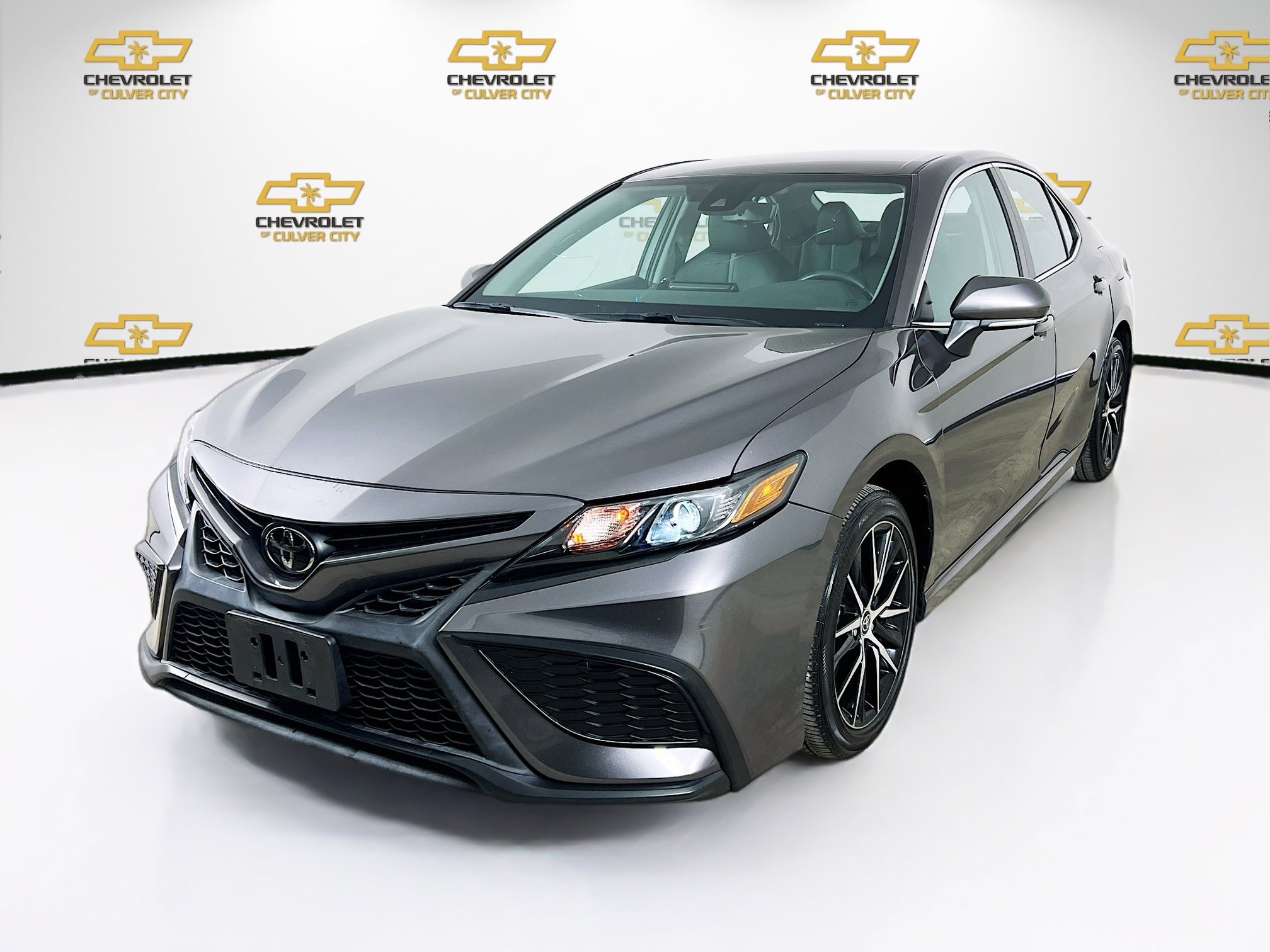 2023 Toyota Camry SE photo 3