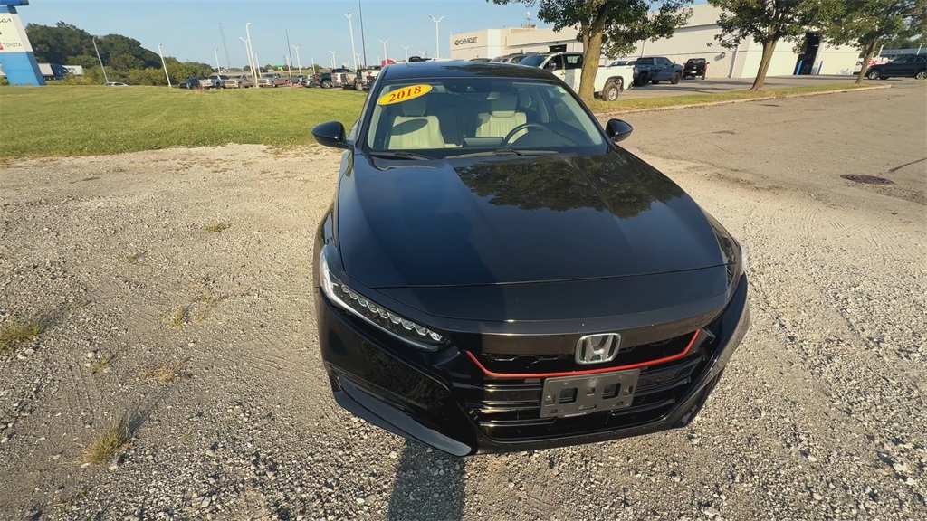 2018 Honda Accord Touring 2.0T photo 2