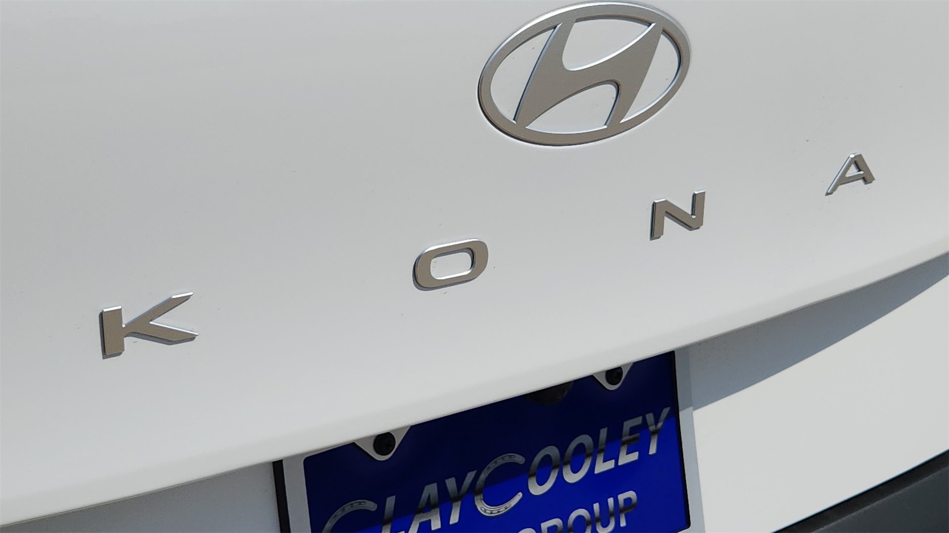 2026 Hyundai Kona SEL photo 8