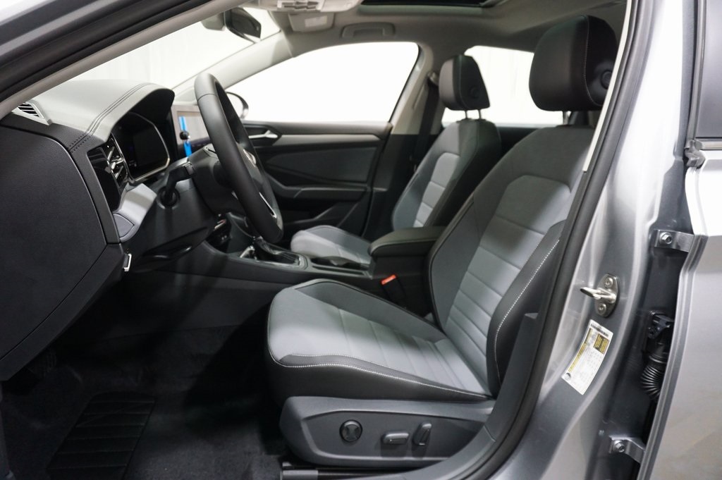 2025 Volkswagen Jetta 1.5T SE photo 9