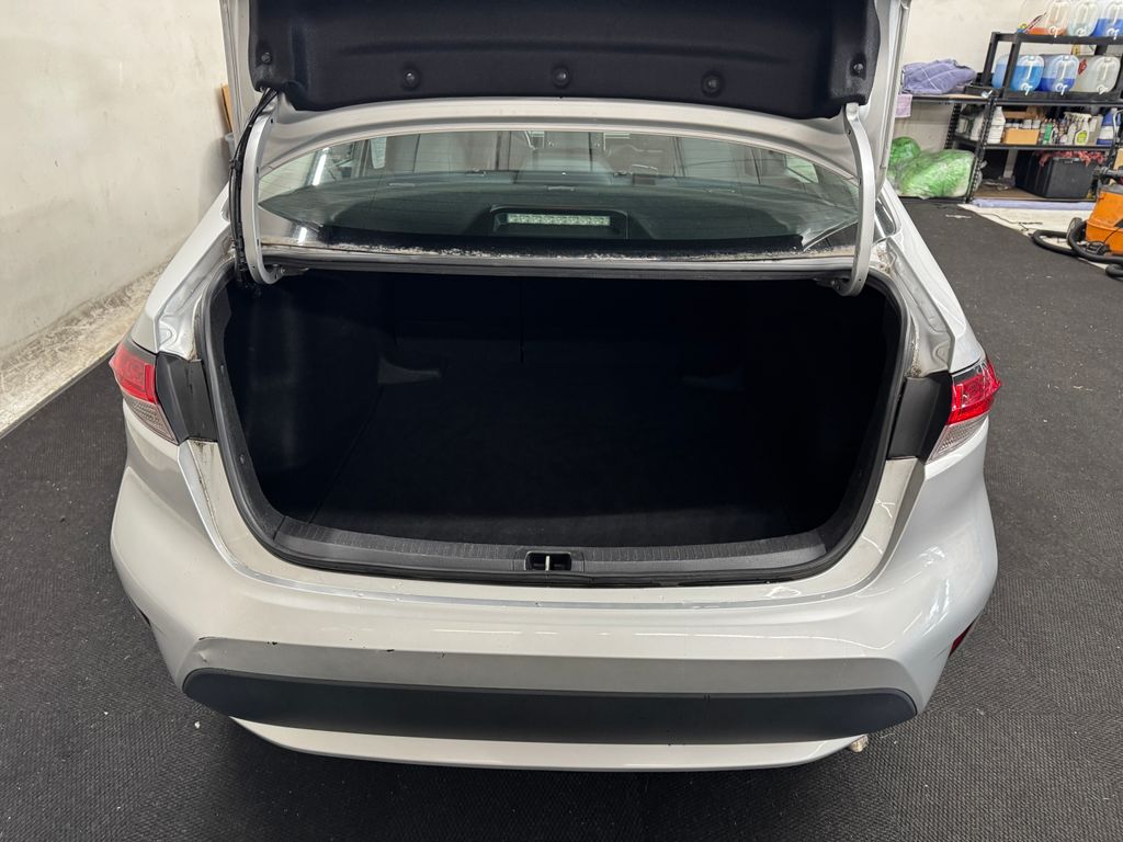 2021 Toyota Corolla LE photo 5