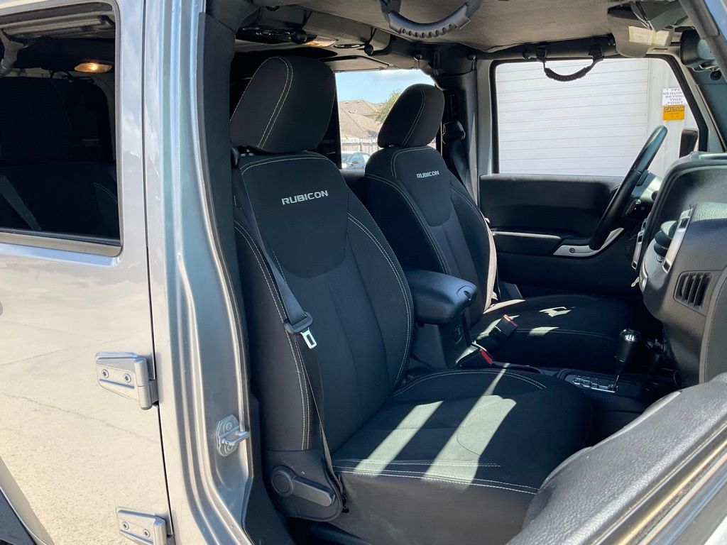2016 Jeep Wrangler Unlimited Rubicon photo 16