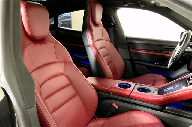 2020 Porsche Taycan Turbo photo 18