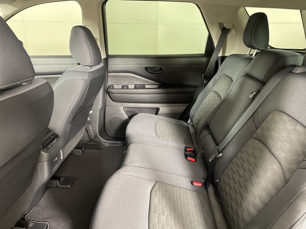 2025 Nissan Pathfinder SV photo 36