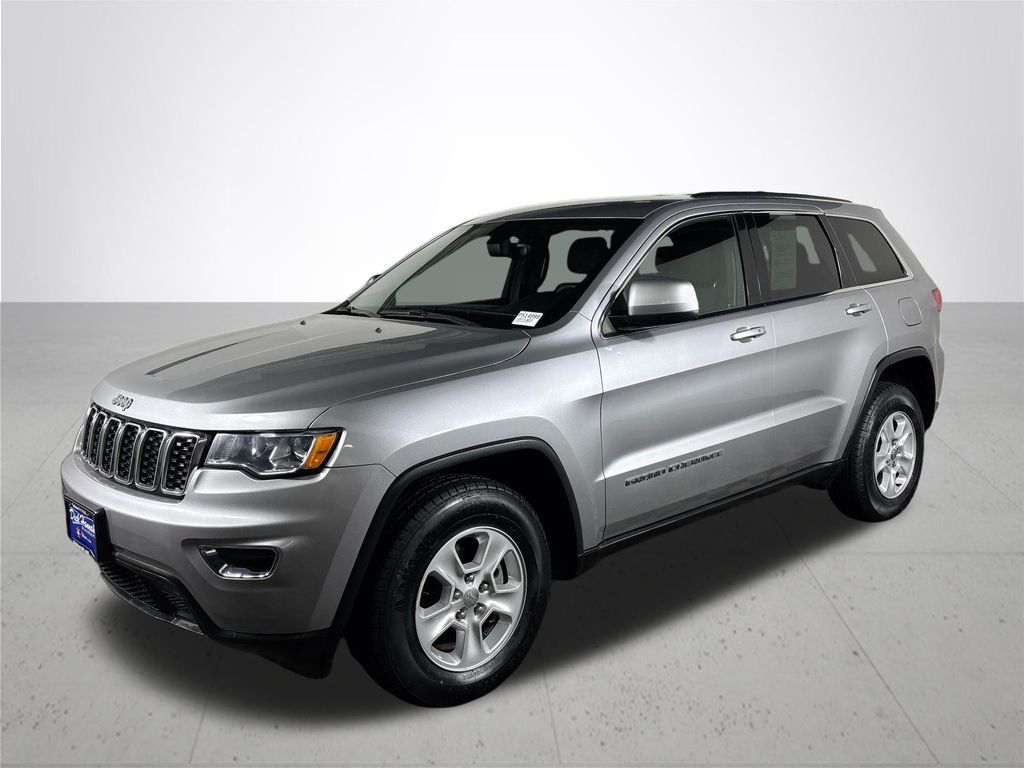 2017 Jeep Grand Cherokee Laredo photo 2