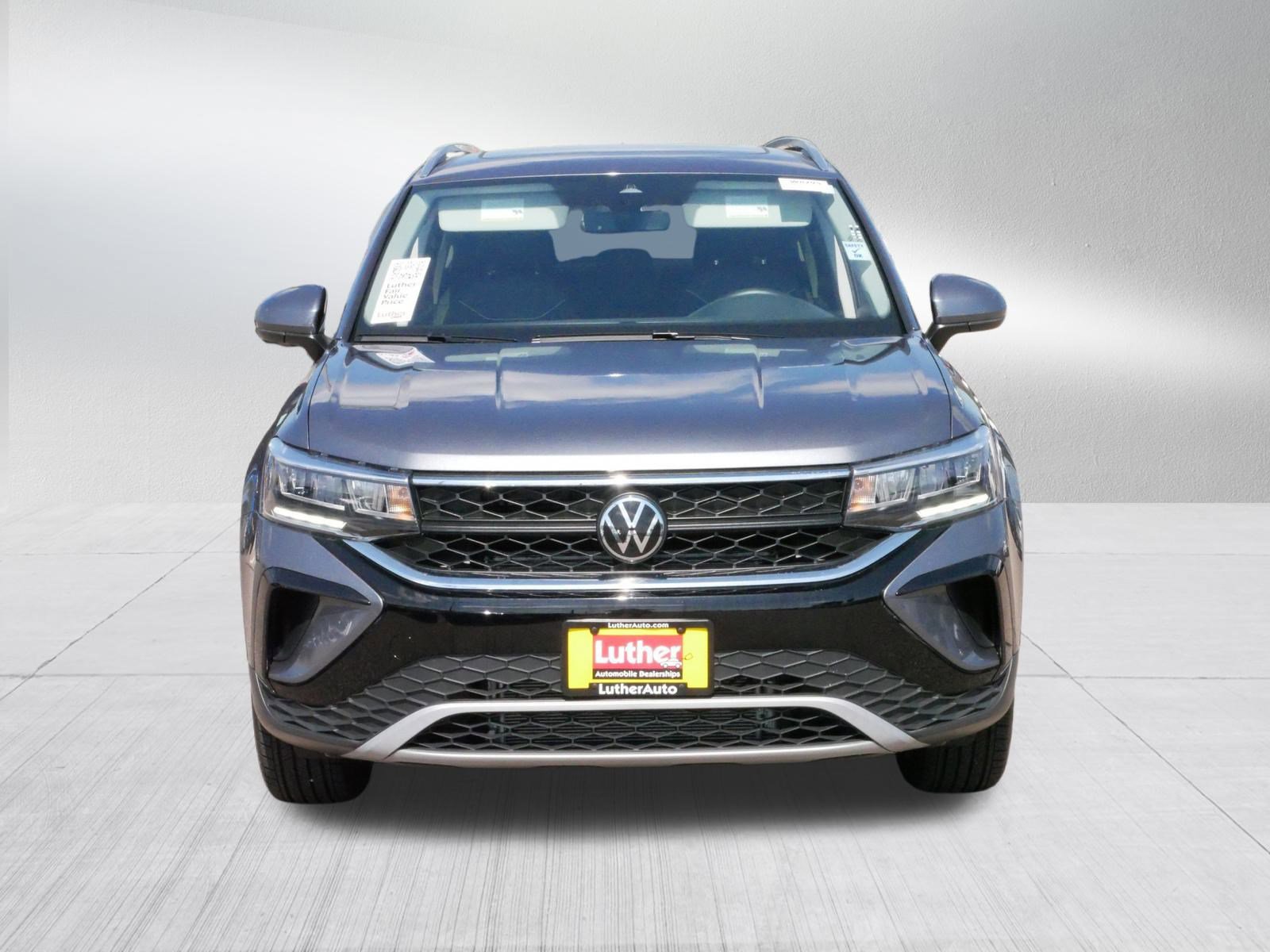 Used 2024 Volkswagen Taos SE with VIN 3VVVX7B23RM032669 for sale in Brooklyn Center, Minnesota