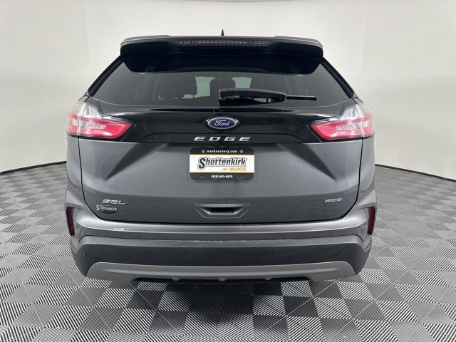 2022 Ford Edge SEL photo 4