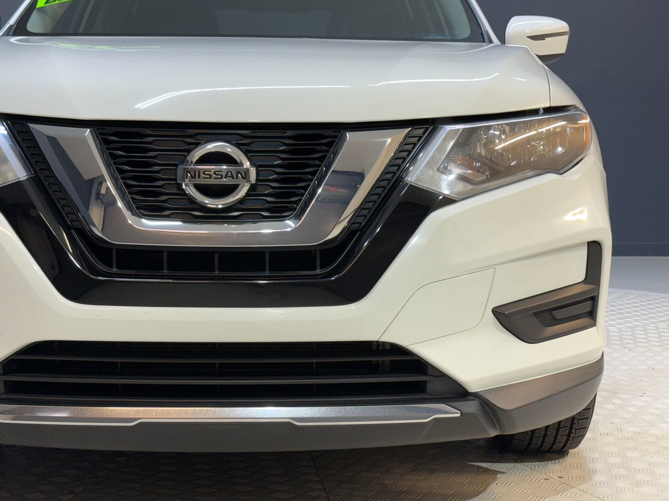 2017 Nissan Rogue SV photo 18