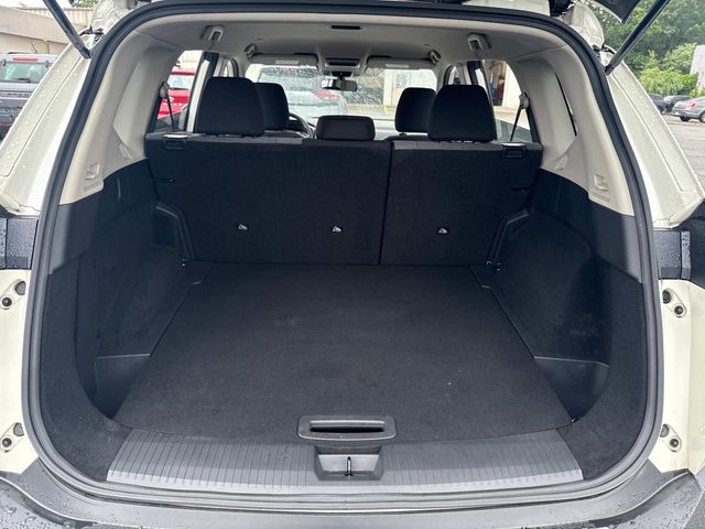2023 Nissan Rogue SV photo 5