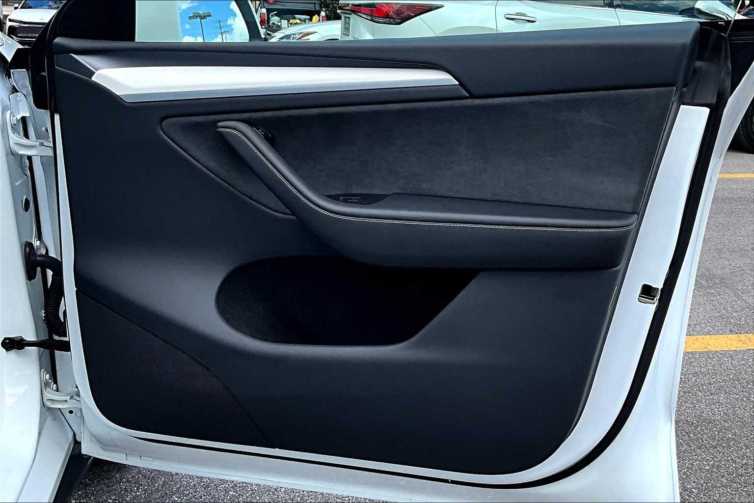 2024 Tesla Model Y Long Range photo 24