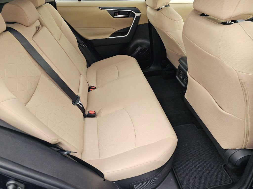 2022 Toyota RAV4 Hybrid XLE photo 4