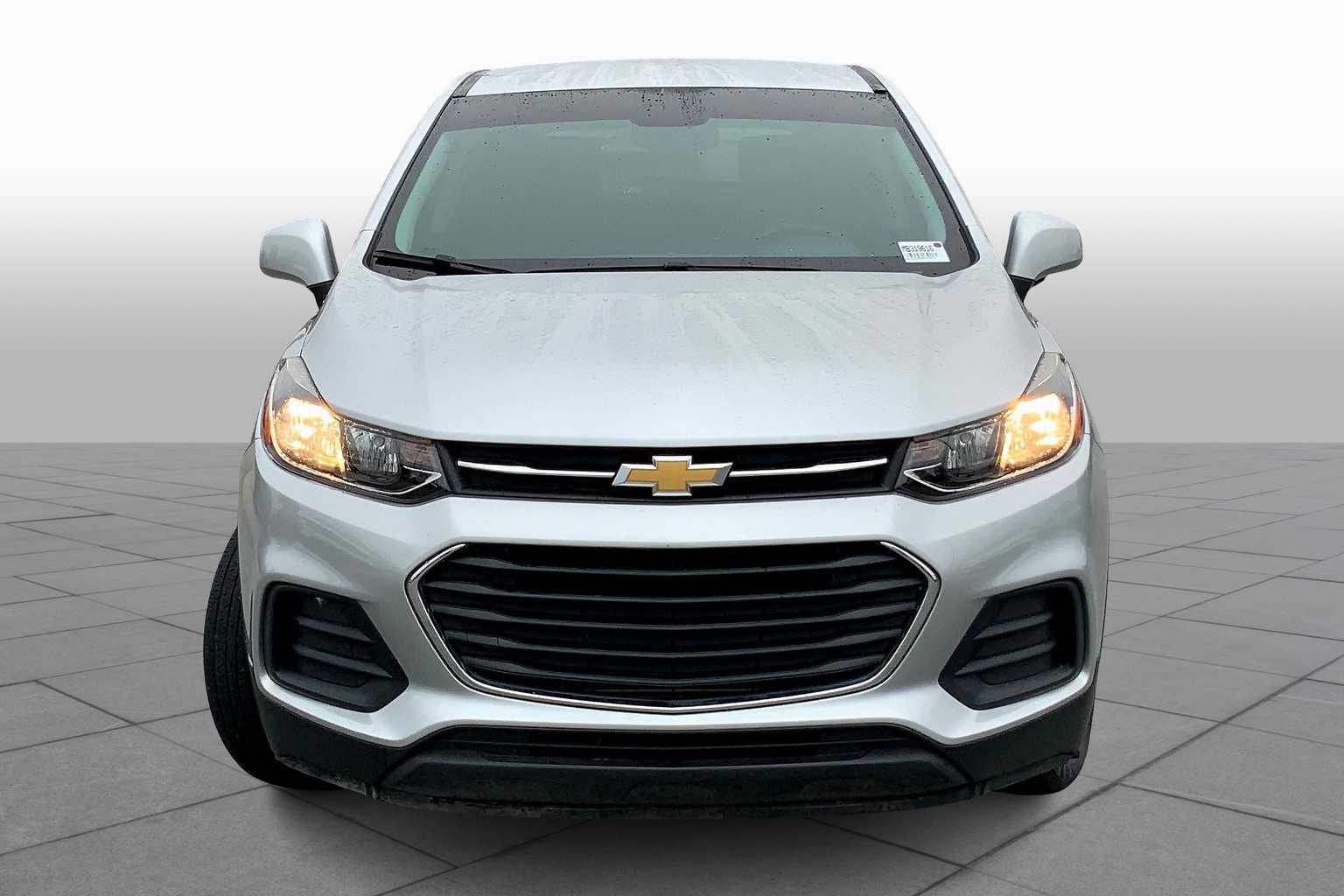 2021 Chevrolet Trax LS photo 3
