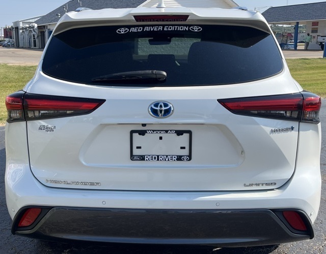 2021 Toyota Highlander Hybrid Limited photo 3