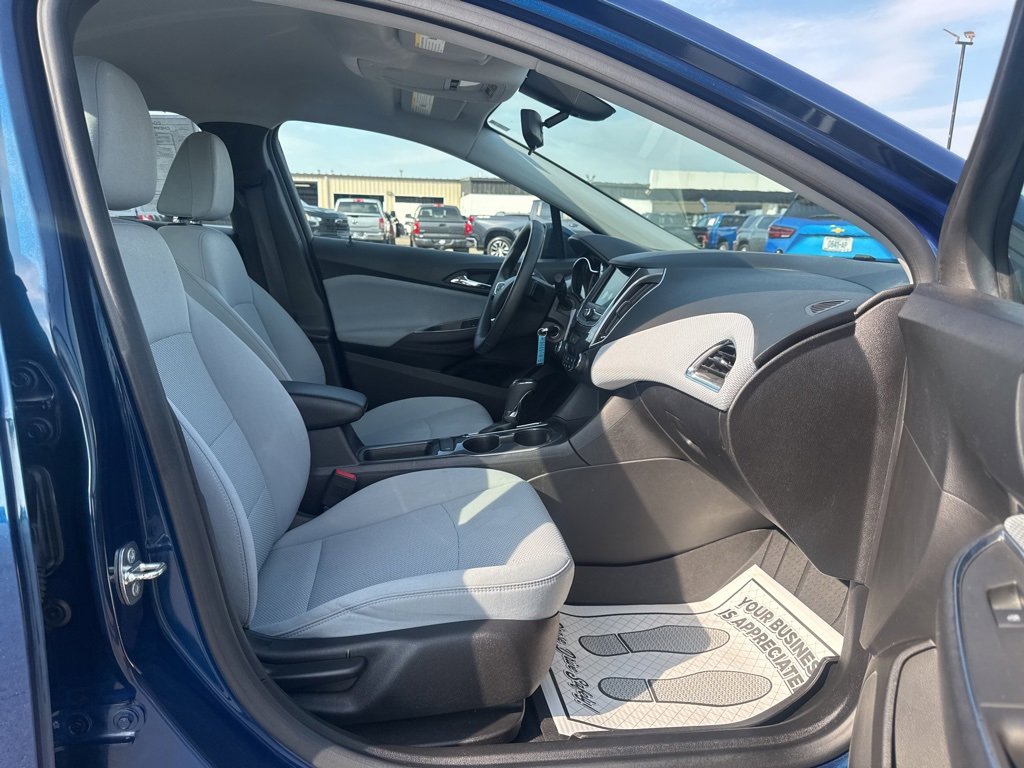 2019 Chevrolet Cruze LT photo 9