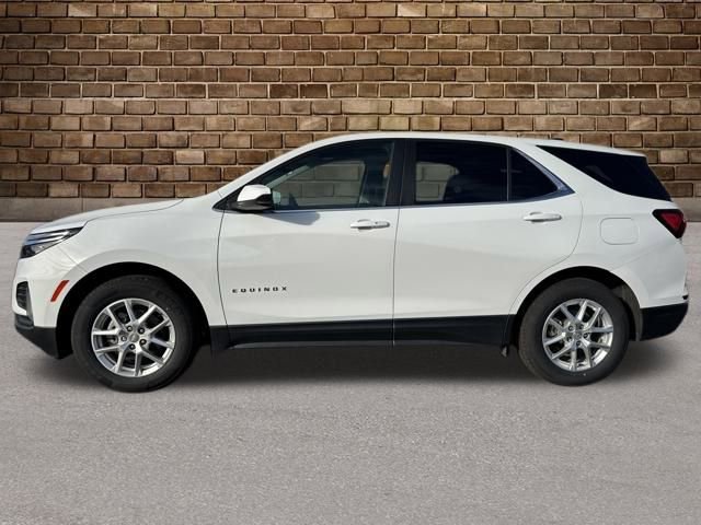 2024 Chevrolet Equinox LT photo 2