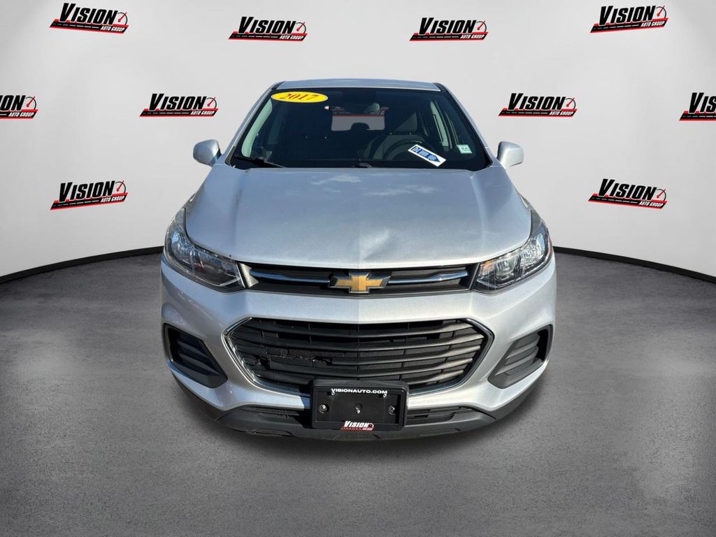 2017 Chevrolet Trax LS photo 2