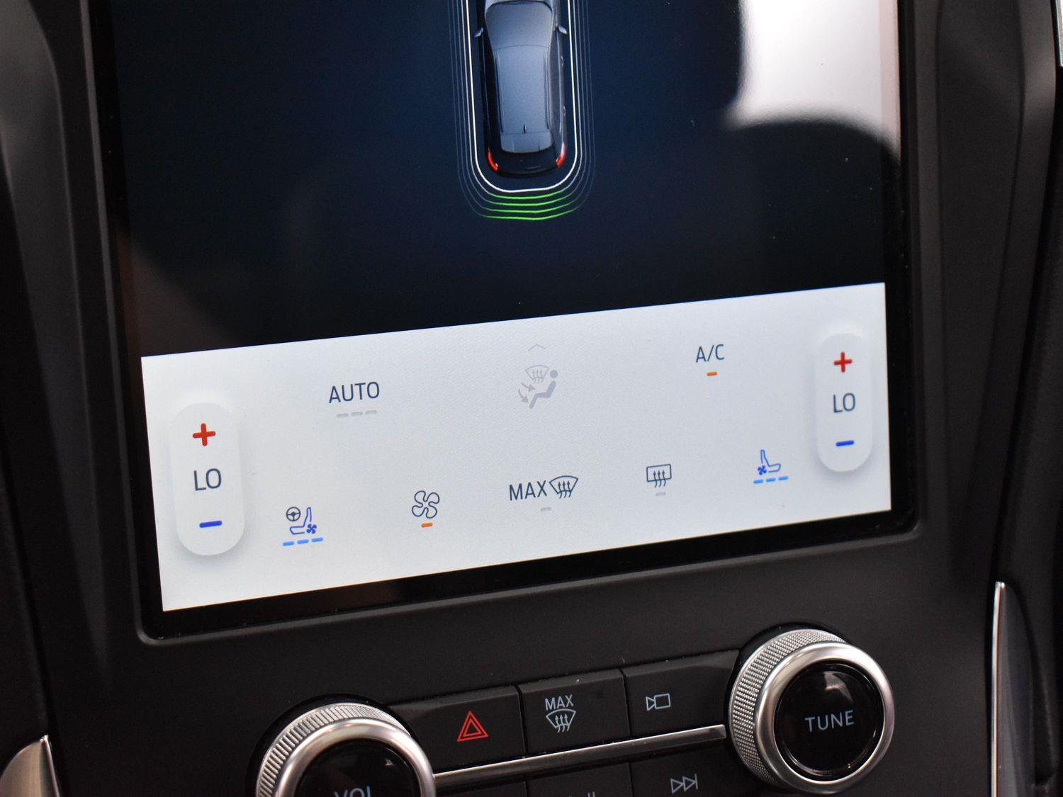 2022 Ford Edge ST photo 28