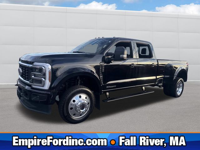 2025 Ford F-450 Super Duty Platinum's photo