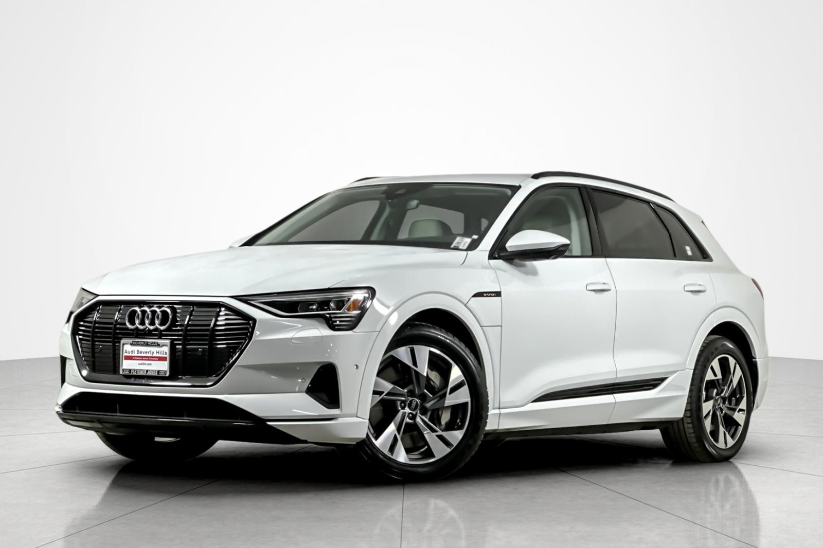2022 Audi e-tron Premium's photo