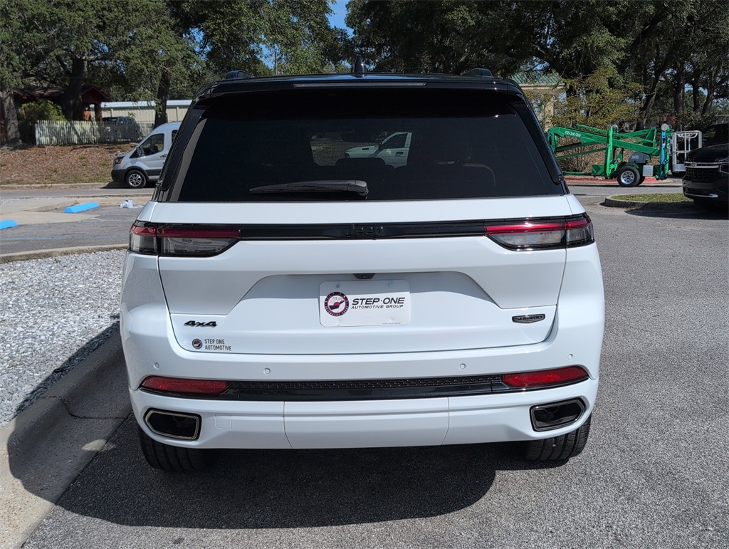 2025 Jeep Grand Cherokee Summit photo 3