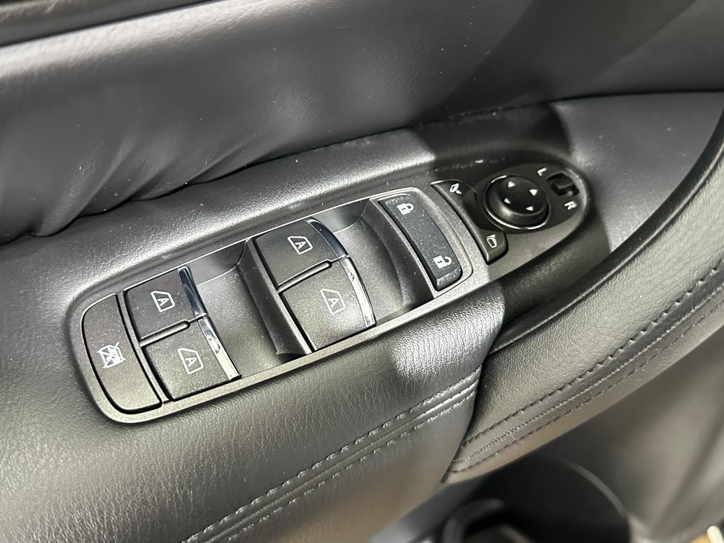 2023 Nissan Armada SV photo 12