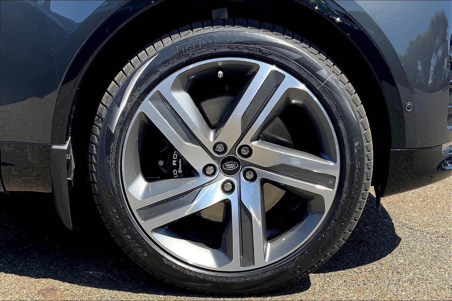 2025 Land Rover Discovery Metropolitan Edition photo 11