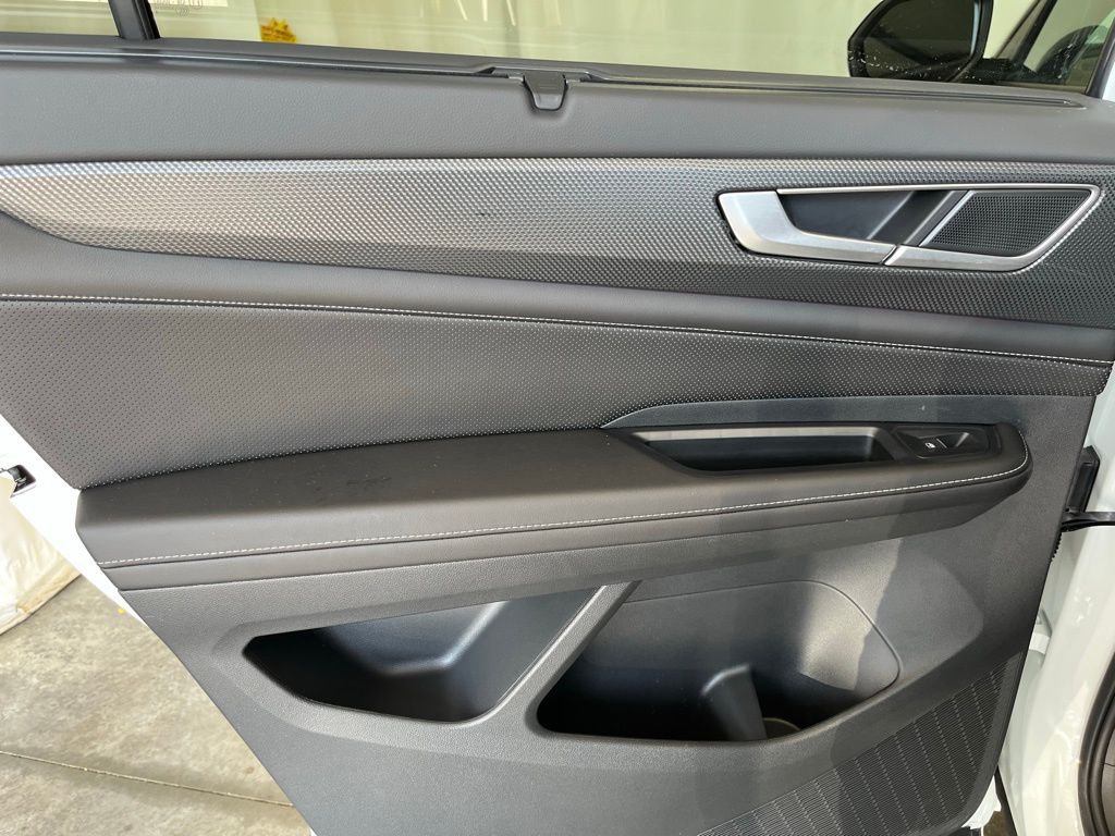 2025 Volkswagen Atlas Cross Sport SEL R-Line photo 20