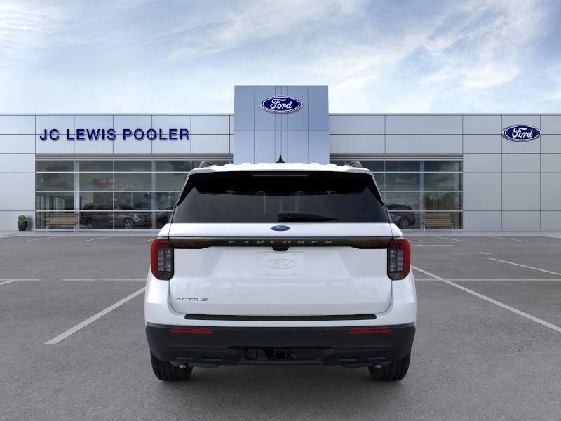 2025 Ford Explorer photo 5