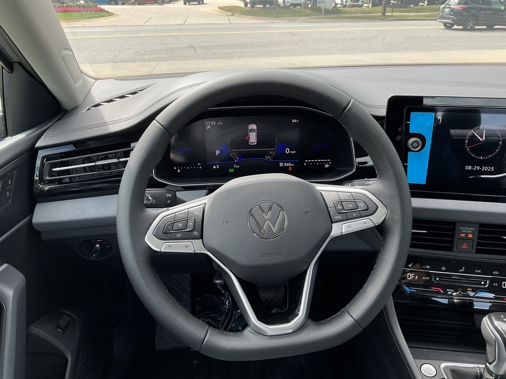2025 Volkswagen Jetta SE photo 4