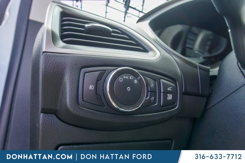 2022 Ford Edge SEL photo 18