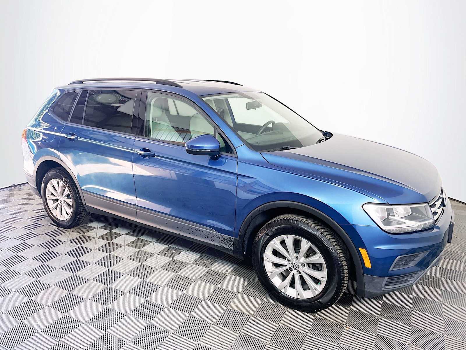 2018 Volkswagen Tiguan S photo 3
