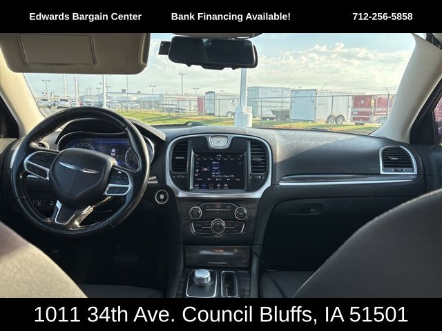 2020 Chrysler 300 Touring photo 11
