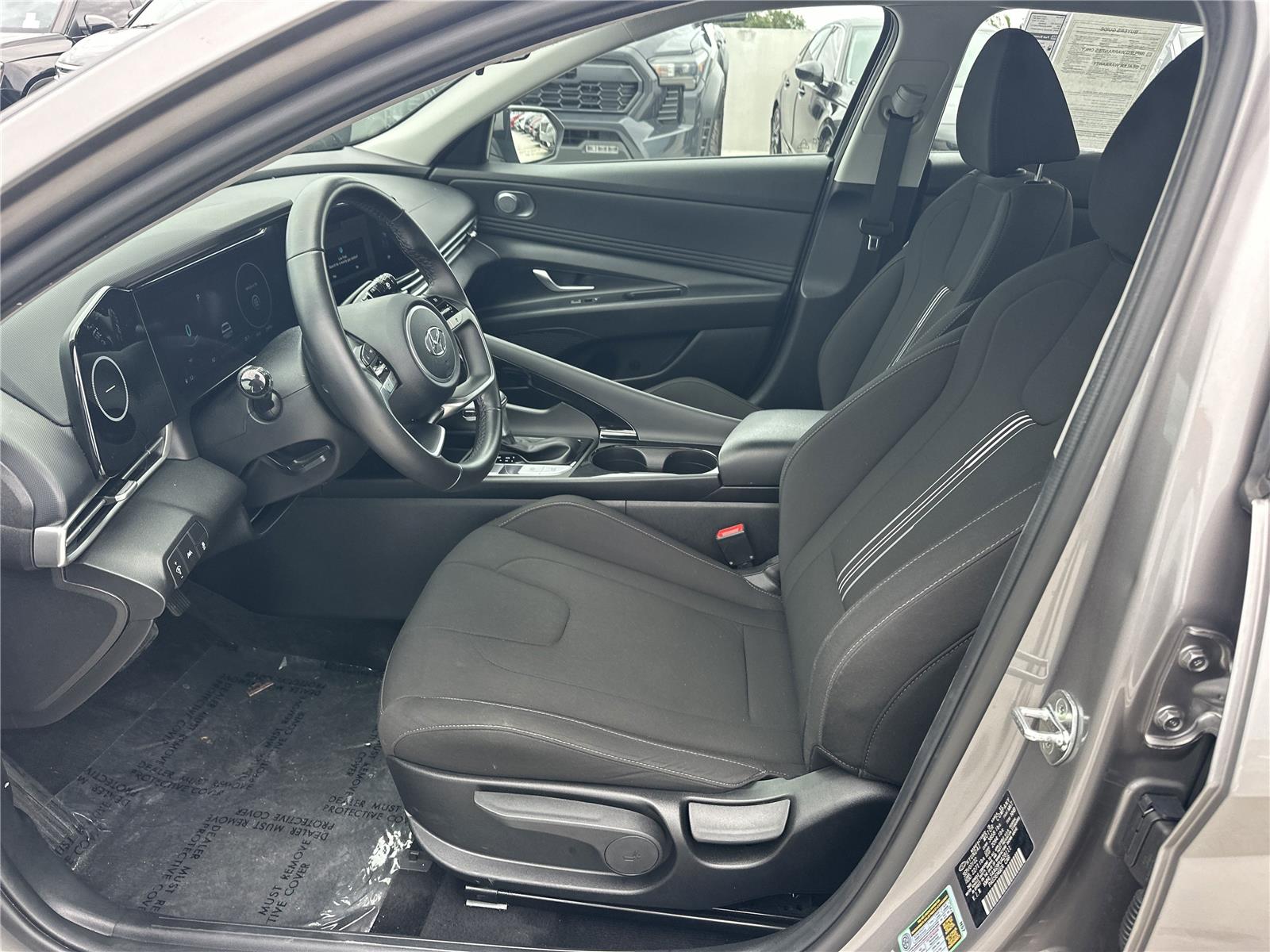 2023 Hyundai Elantra SEL photo 6