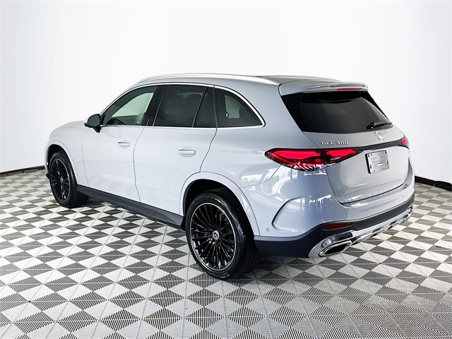 2026 Mercedes Benz GLC 300 photo 4