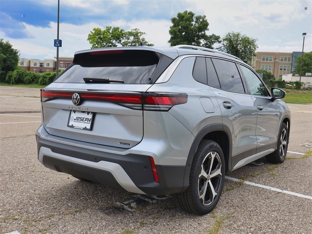 2025 Volkswagen Tiguan SE photo 2
