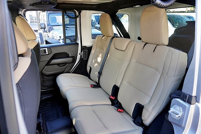 Used 2018 Silver Jeep Unlimited Sahara image 19