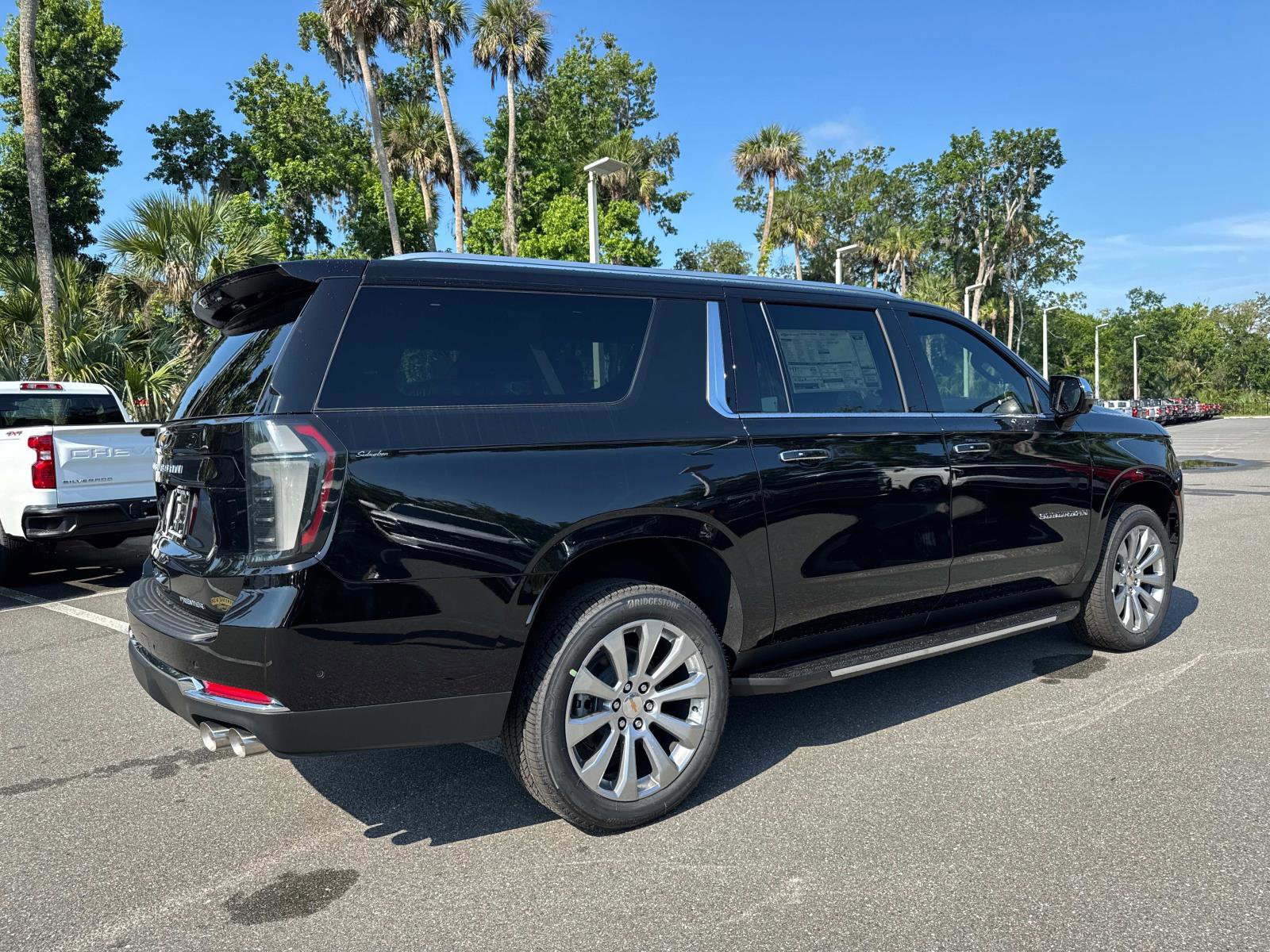 2025 Chevrolet Suburban Premier photo 3
