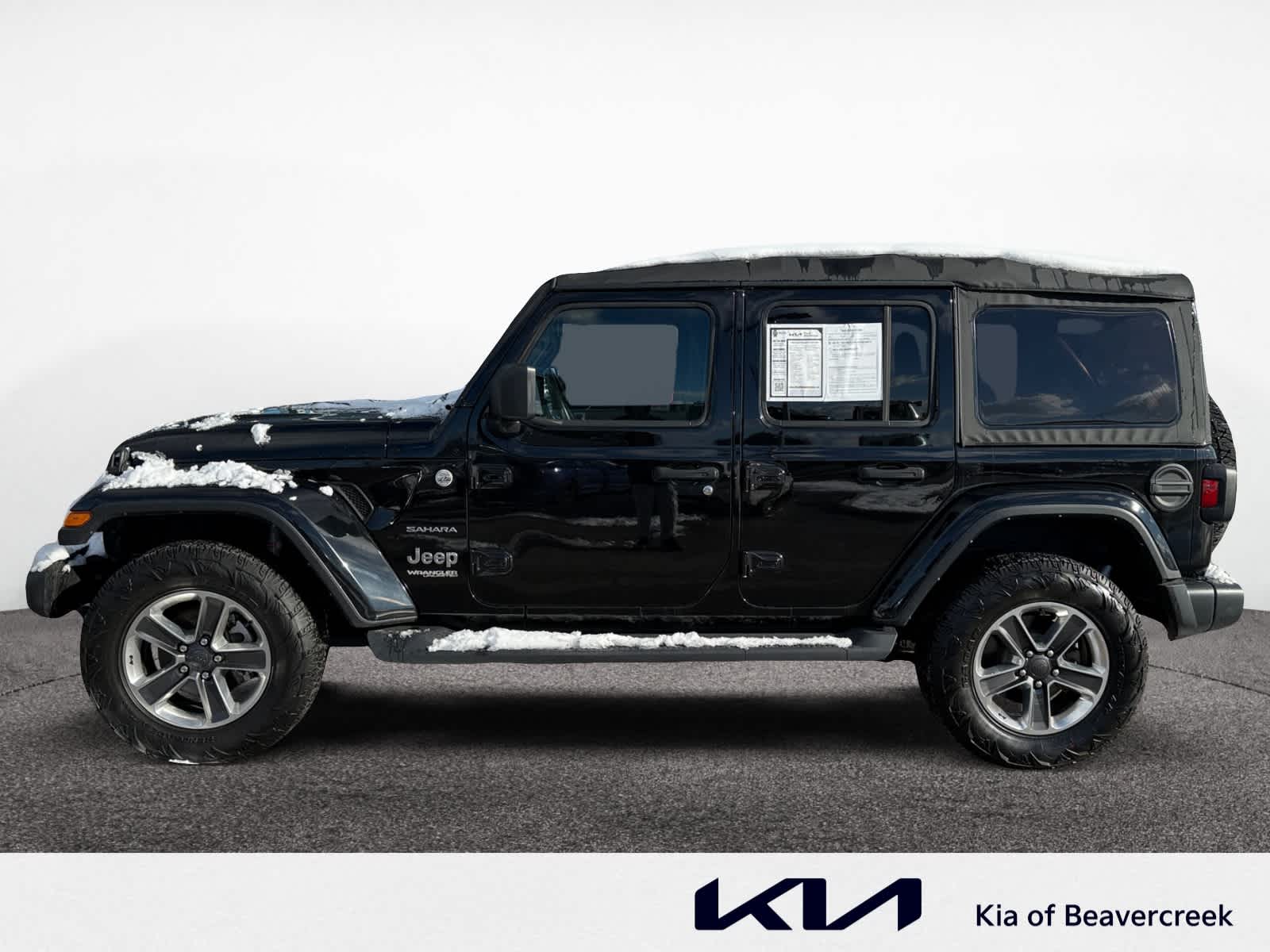 2022 Jeep Wrangler Unlimited Sahara photo 2