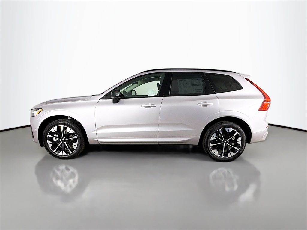 2026 Volvo XC60 B5 Plus photo 4