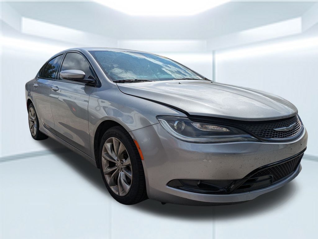 2015 Chrysler 200 S photo 3
