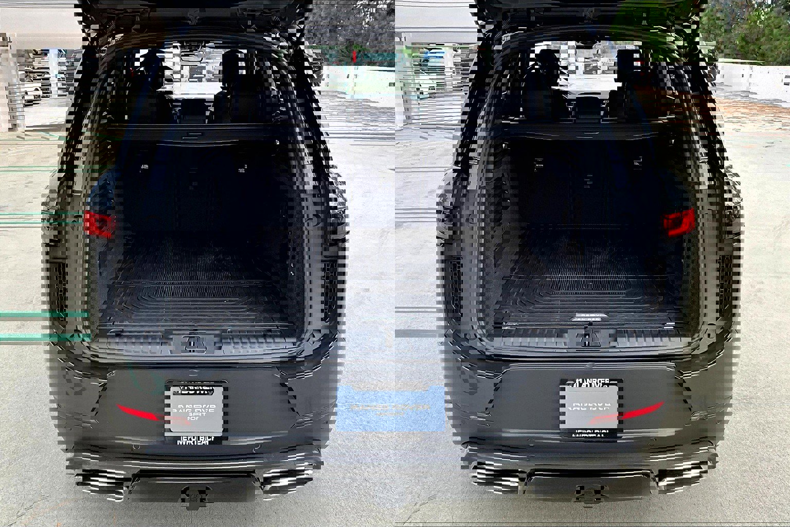 2025 Land Rover Range Rover Sport SE photo 8