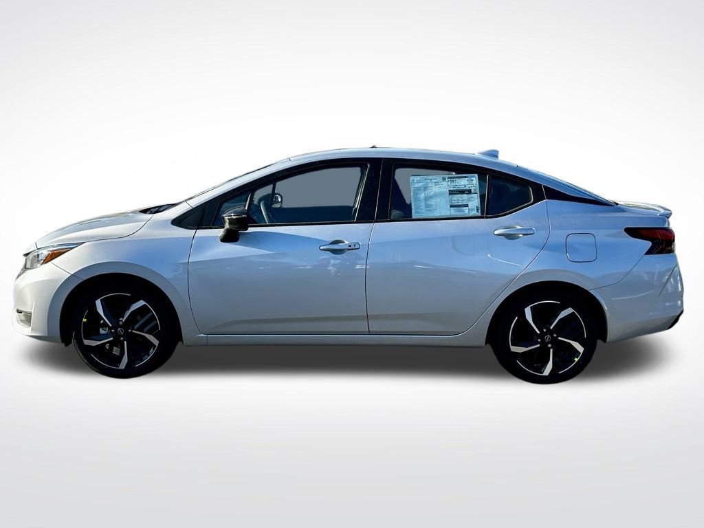 2025 Nissan Versa SR photo 3
